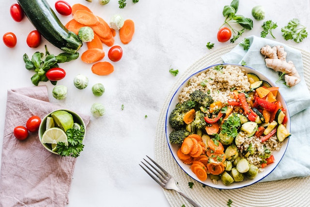 A bowl of food on top of a table.